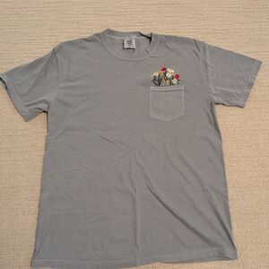 Comfort Colors Gray T-Shirt with Floral Pocket Design